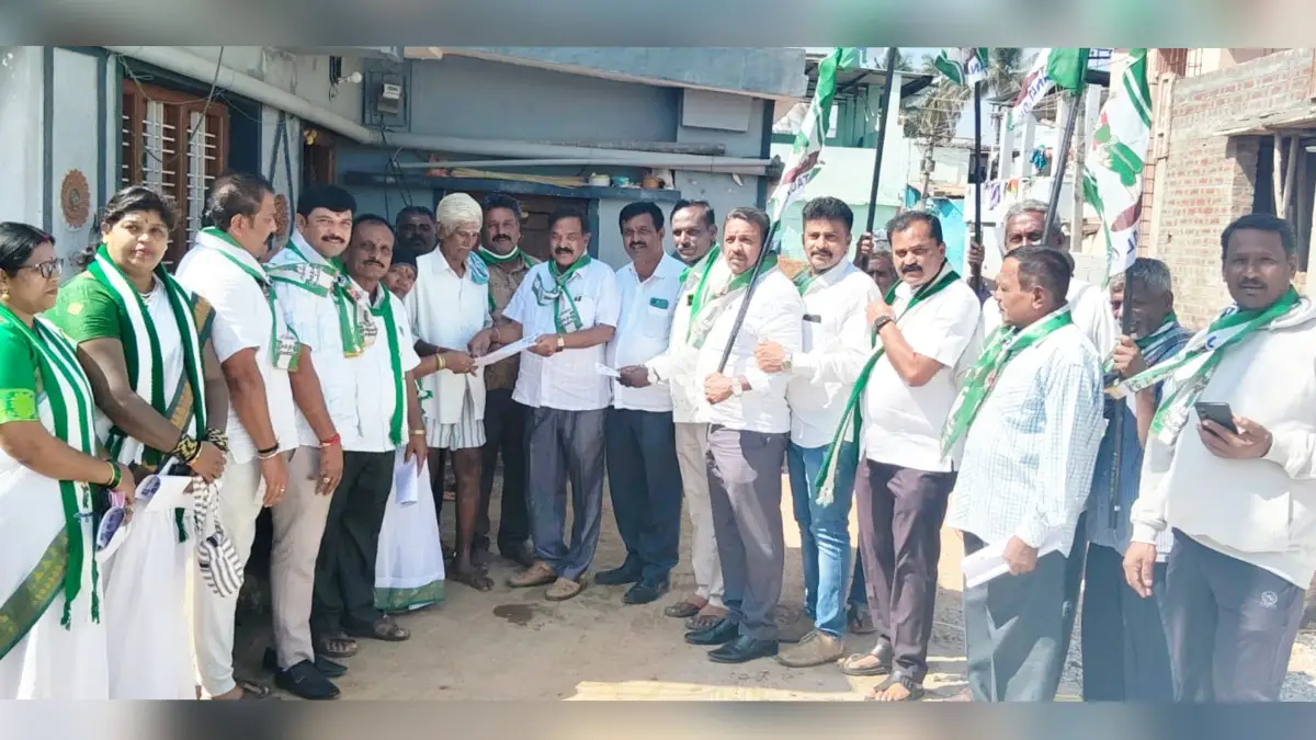 ಬಾಶೆಟ್ಟಿಹಳ್ಳಿ ಪ.ಪಂ. ಚುನಾವಣೆ: ಜೆಡಿಎಸ್ ಅಭ್ಯರ್ಥಿ ಪರ ಬಿ.ಮುನೇಗೌಡ ಭರ್ಜರಿ ಪ್ರಚಾರ