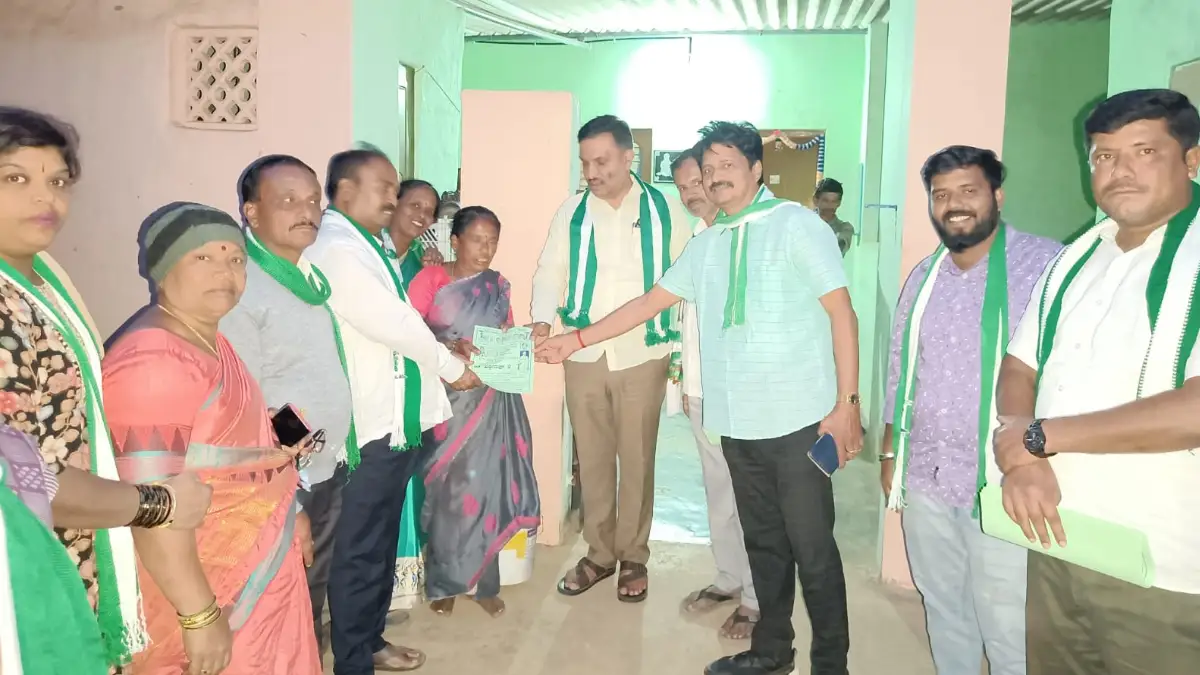 ಬಾಶೆಟ್ಟಿಹಳ್ಳಿ ಪಟ್ಟಣ ಪಂಚಾಯಿತಿ ಚುನಾವಣೆ: ಜೆಡಿಎಸ್ ಅಭ್ಯರ್ಥಿಗಳ ಪರ ಹರೀಶ್ ಗೌಡ ಬಿರುಸಿನ ಪ್ರಚಾರ