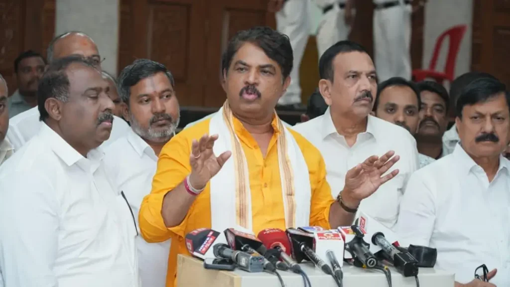 CM Siddaramaiah is a complete liar, there is a split in the party: R. Ashoka