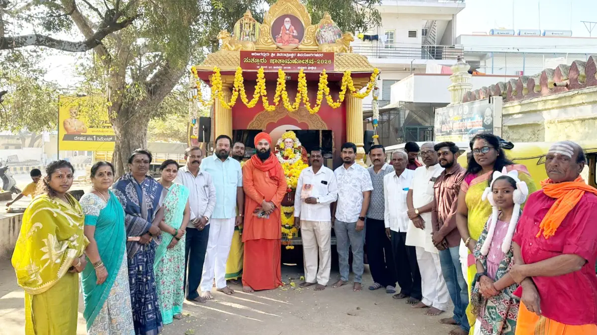 ದೊಡ್ಡಬಳ್ಳಾಪುರ: ಸುತ್ತೂರು ಜಾತ್ರಾ ಮಹೋತ್ಸವ ಪ್ರಚಾರ ರಥಕ್ಕೆ ಪೂಜೆ