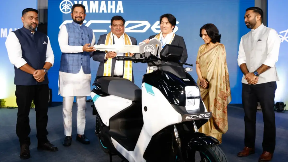 ರಿವರ್ ಮೊಬಿಲಿಟಿ ತಯಾರಿಕೆಯ ವಿದ್ಯುತ್ ಚಾಲಿತ ಯಮಾಹಾ ಇಸಿ-06 ಬೈಕ್ ಎಂ.ಬಿ. ಪಾಟೀಲ ಹಸ್ತಾಂತರ