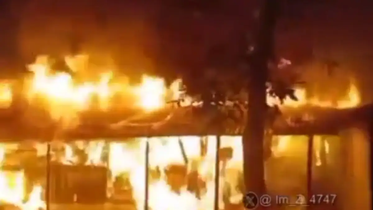 ಬಾಂಗ್ಲಾದಲ್ಲಿ ಹಿಂದೂ ಶಿಕ್ಷಕನ ಮನೆಗೆ ಬೆಂಕಿ..!| Video