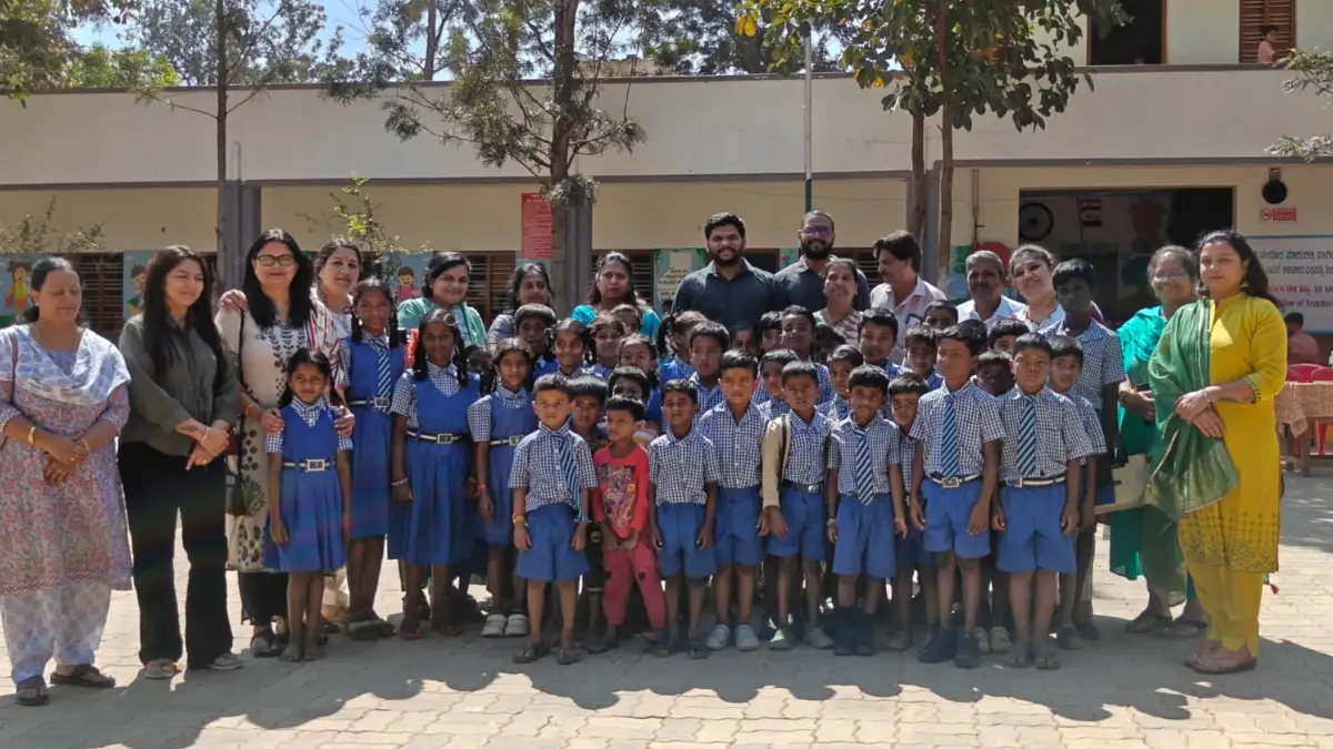 ದೊಡ್ಡಬಳ್ಳಾಪುರ: ಶಾಲಾ ಮಕ್ಕಳಿಗೆ ಸಮವಸ್ತ್ರ ವಿತರಣೆ