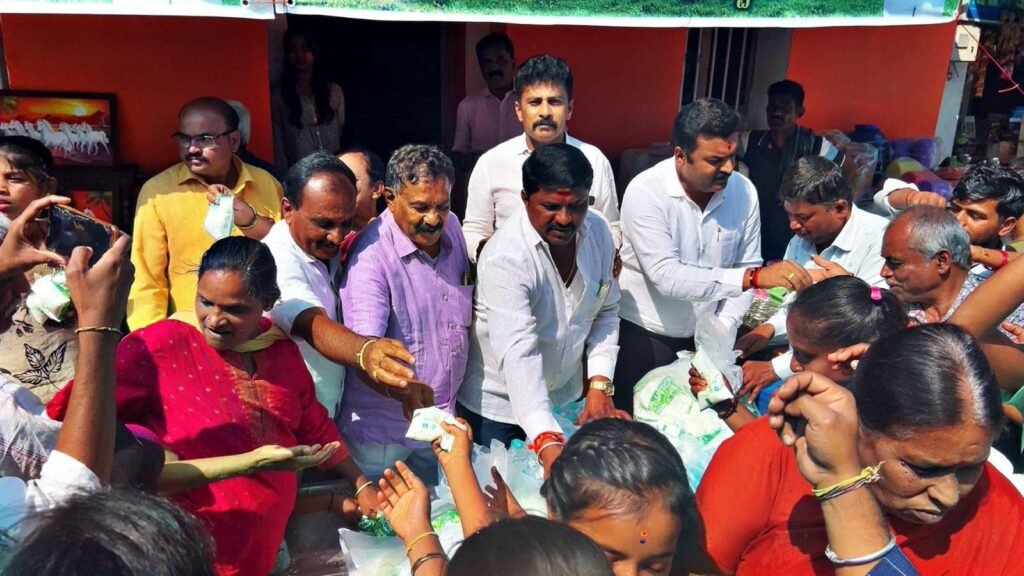 ದೊಡ್ಡಬಳ್ಳಾಪುರ: ವಿಜೃಂಭಣೆಯ ಪ್ರಸನ್ನ ವೆಂಕಟರಮಣಸ್ವಾಮಿ ಬ್ರಹ್ಮರಥೋತ್ಸವ 1 ದೊಡ್ಡಬಳ್ಳಾಪುರ: ವಿಜೃಂಭಣೆಯ ಪ್ರಸನ್ನ ವೆಂಕಟರಮಣಸ್ವಾಮಿ ಬ್ರಹ್ಮರಥೋತ್ಸವ