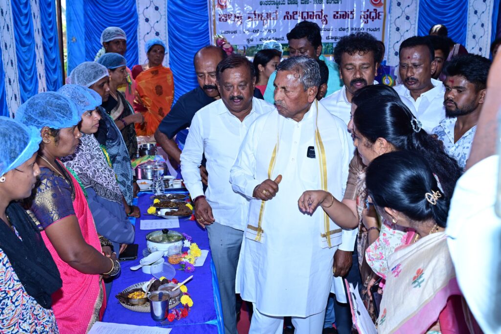 ಮೆಳೇಕೋಟೆಯಲ್ಲಿ ಜಿಲ್ಲಾ ಮಟ್ಟದ ಸಿರಿಧಾನ್ಯ ಹಬ್ಬ.. ಕಿಸಾನ್ ಮೇಳ: ಗಮನ ಸೆಳೆದ ವಸ್ತು ಪ್ರದರ್ಶನ