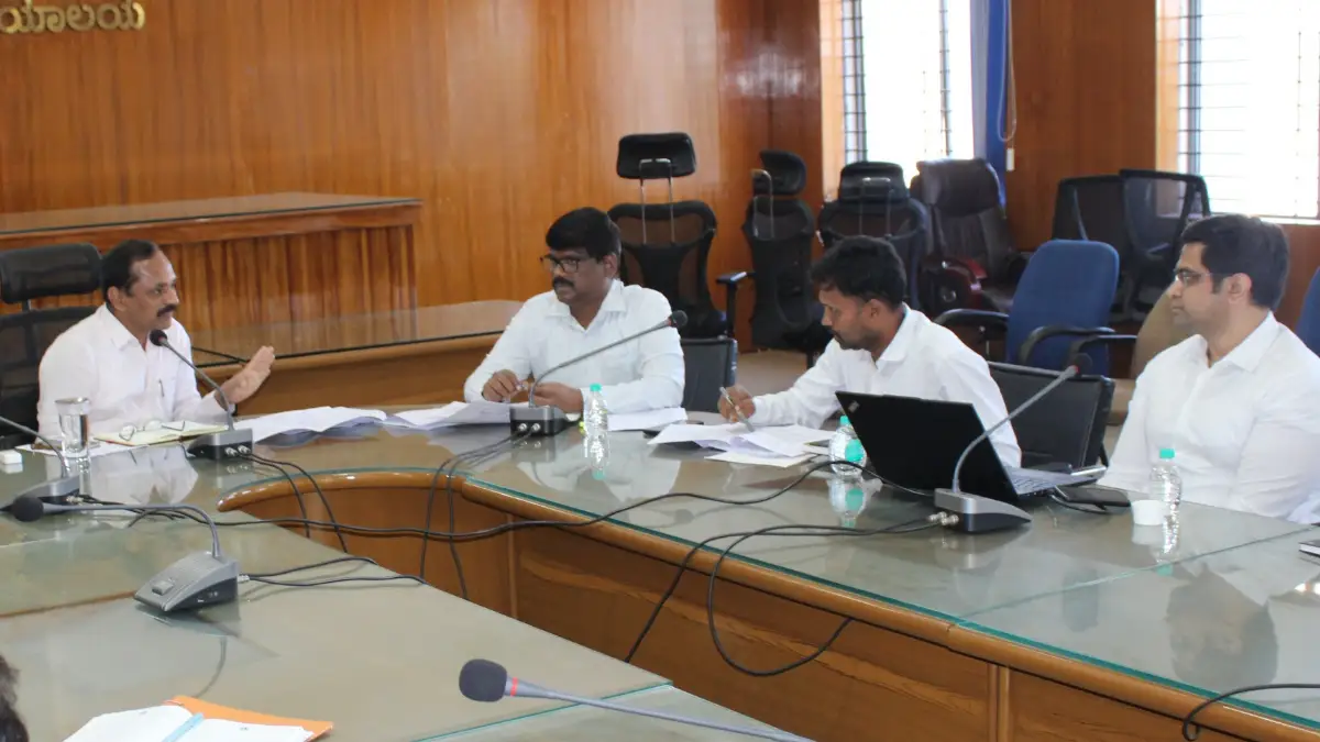 Foxconn ಅನುದಾನ.. ದೊಡ್ಡಬಳ್ಳಾಪುರ ನಾಗರಕೆರೆ ಪುನರುಜ್ಜೀವನಗೊಳಿಸಲು ಕ್ರಮ: ಡಿಸಿ ಎ.ಬಿ ಬಸವರಾಜು