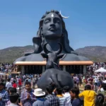 An ocean of devotion flowed in the presence of Sadhguru on Mahashivratri.