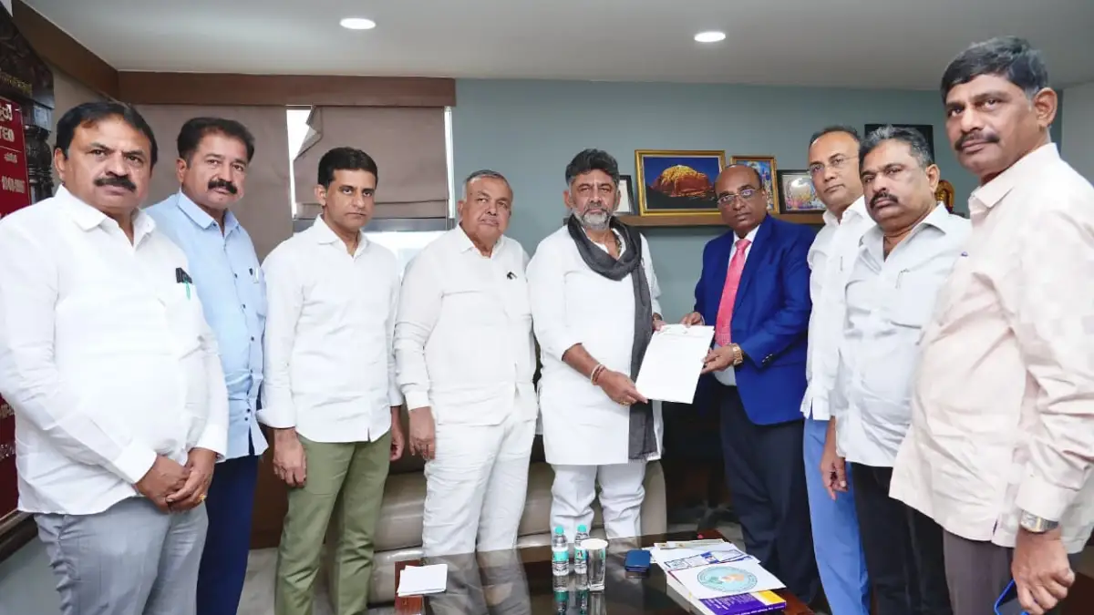 ಮತದಾರ ಪಟ್ಟಿಯಲ್ಲಿ ಅಕ್ರಮ ಎಸಗಿರುವ ಬಿಎಲ್ಓ ಗಳ ಅಮಾನತುಗೊಳಿಸಿ: ಡಿಸಿಎಂ ಡಿ.ಕೆ. ಶಿವಕುಮಾರ್ ನೇತೃತ್ವದ ನಿಯೋಗ ಮನವಿ