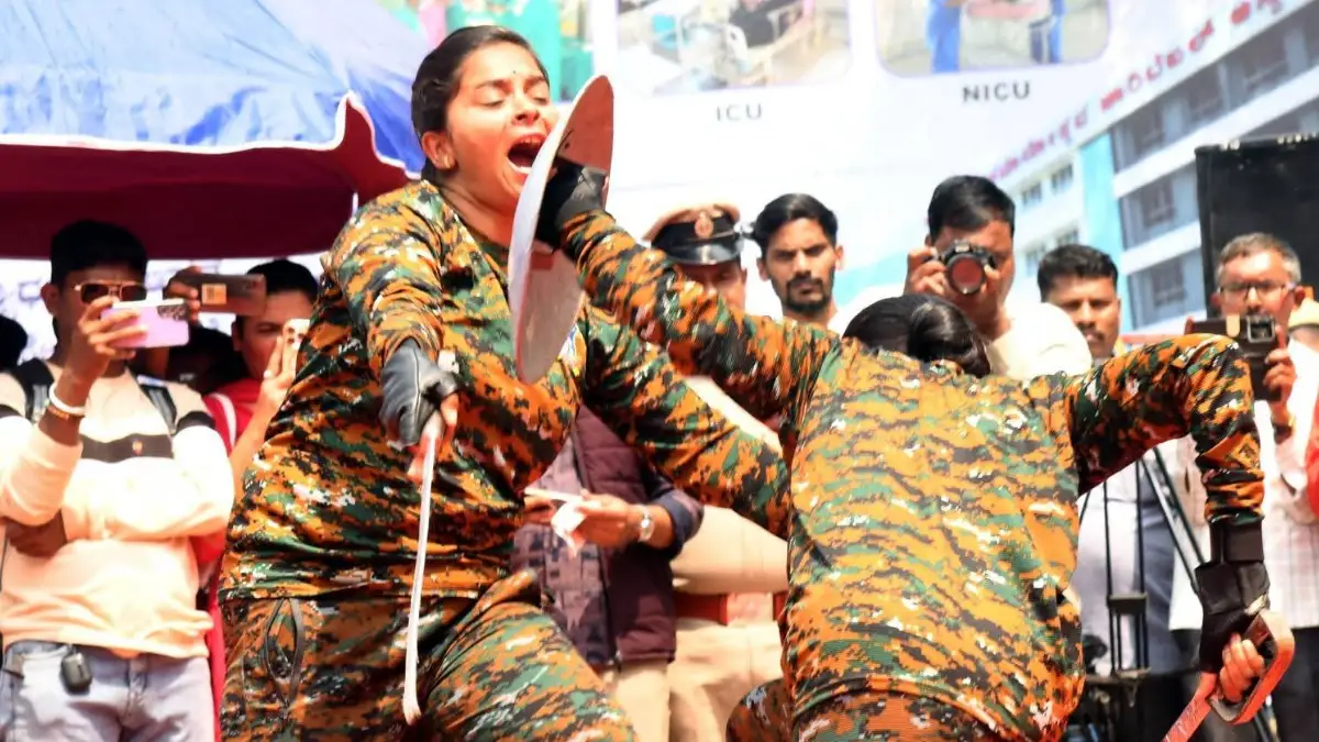 “ಅಕ್ಕ ಪಡೆ”: ರಕ್ಷಣಾತ್ಮಕ ಅಣುಕು ಪ್ರದರ್ಶನ