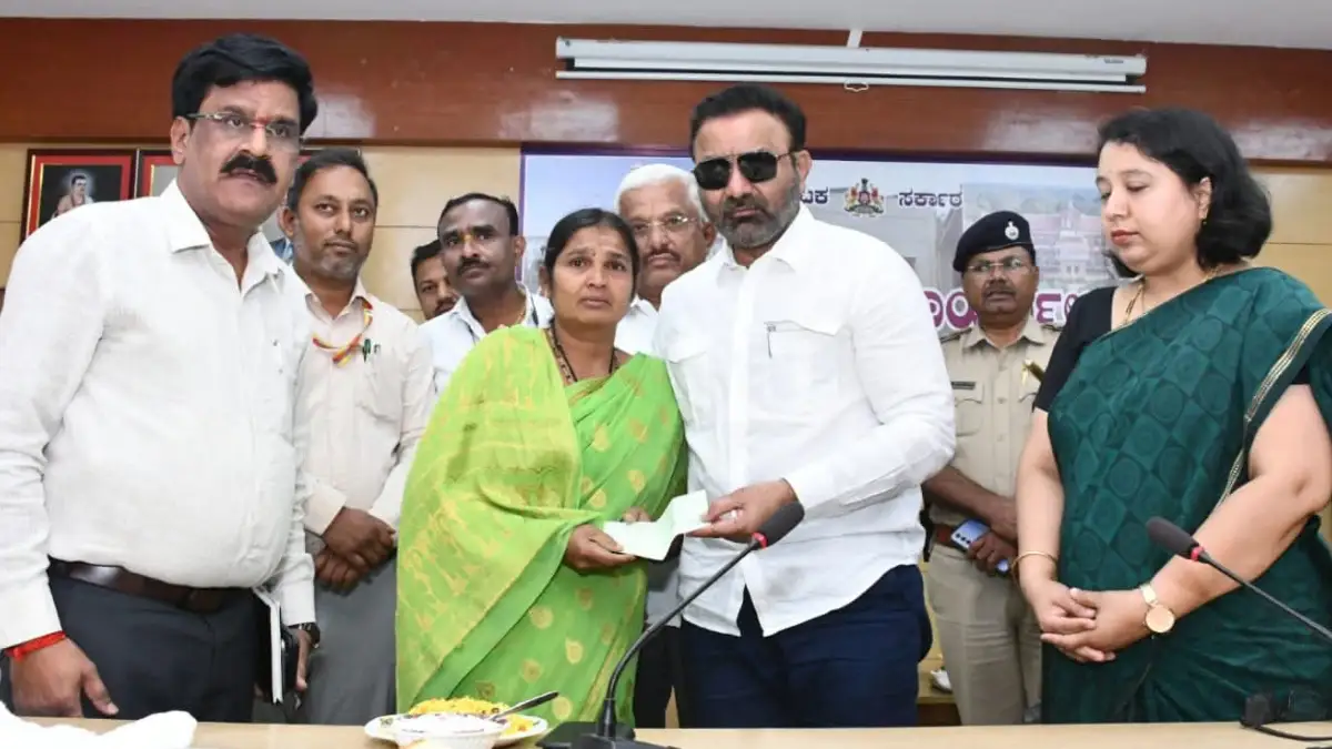 ರೈತರ ಕೃಷಿ ಕಾರ್ಯಕ್ಕೆ ಅನುಕೂಲವಾಗುವಂತೆ ಪ್ರತಿದಿನ 7 ಗಂಟೆ ವಿದ್ಯುತ್ ಪೂರೈಸಿ; ಸಚಿವ ಸಂತೋಷ ಲಾಡ್ ಕಟ್ಟುನಿಟ್ಟಿನ ಸೂಚನೆ