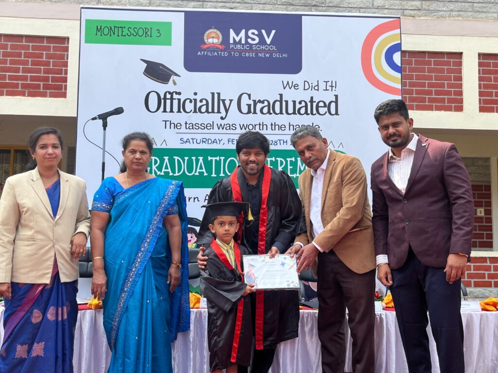 ಎಂಎಸ್‌ವಿ ಪಬ್ಲಿಕ್ ಶಾಲೆಯಲ್ಲಿ ಪೂರ್ವ ಪ್ರಾಥಮಿಕ ವಿದ್ಯಾರ್ಥಿಗಳಿಗೆ ಪದವಿ ಪ್ರದಾನ