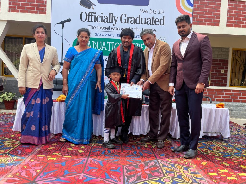 ಎಂಎಸ್‌ವಿ ಪಬ್ಲಿಕ್ ಶಾಲೆಯಲ್ಲಿ ಪೂರ್ವ ಪ್ರಾಥಮಿಕ ವಿದ್ಯಾರ್ಥಿಗಳಿಗೆ ಪದವಿ ಪ್ರದಾನ