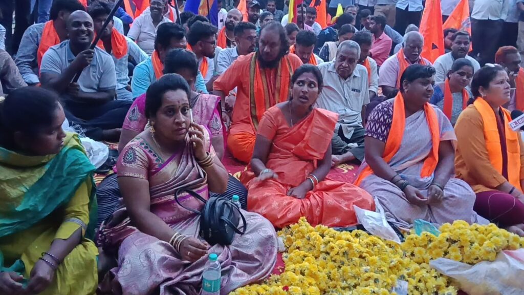 ದೊಡ್ಡಬಳ್ಳಾಪುರ ಶೋಭಾಯಾತ್ರೆಗೆ DJ ನಿಷೇಧ: ಸಂಸ್ಕೃತಿಯನ್ನು ಹೆಚ್ಚಿಸುವ ವಾದ್ಯಗಳನ್ನು ಬಳಸುವಂತೆ ಎಸ್ಪಿ ಮನವಿ 2 ದೊಡ್ಡಬಳ್ಳಾಪುರ ಶೋಭಾಯಾತ್ರೆಗೆ DJ ನಿಷೇಧ: ಸಂಸ್ಕೃತಿಯನ್ನು ಹೆಚ್ಚಿಸುವ ವಾದ್ಯಗಳನ್ನು ಬಳಸುವಂತೆ ಎಸ್ಪಿ ಮನವಿ