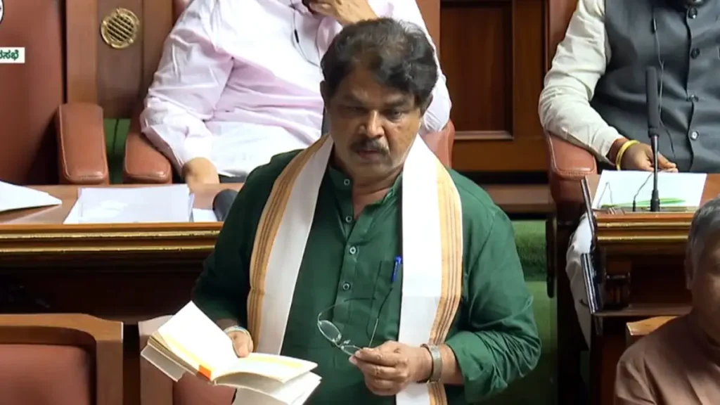 CM Siddaramaiah's budget has not received applause: R. Ashoka