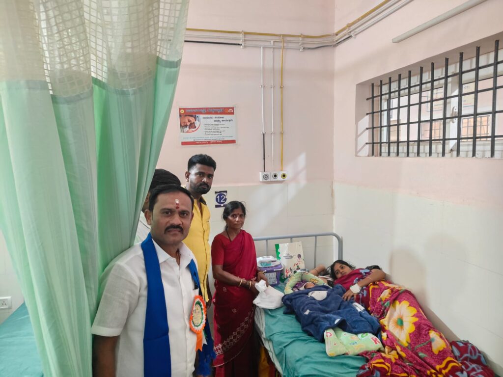 ದೊಡ್ಡಬಳ್ಳಾಪುರ: ಸರ್ಕಾರಿ ಆಸ್ಪತ್ರೆ ಡಿ.ದರ್ಜೆ ನೌಕರರಿಗೆ ಸನ್ಮಾನ 2 ದೊಡ್ಡಬಳ್ಳಾಪುರ: ಸರ್ಕಾರಿ ಆಸ್ಪತ್ರೆ ಡಿ.ದರ್ಜೆ ನೌಕರರಿಗೆ ಸನ್ಮಾನ