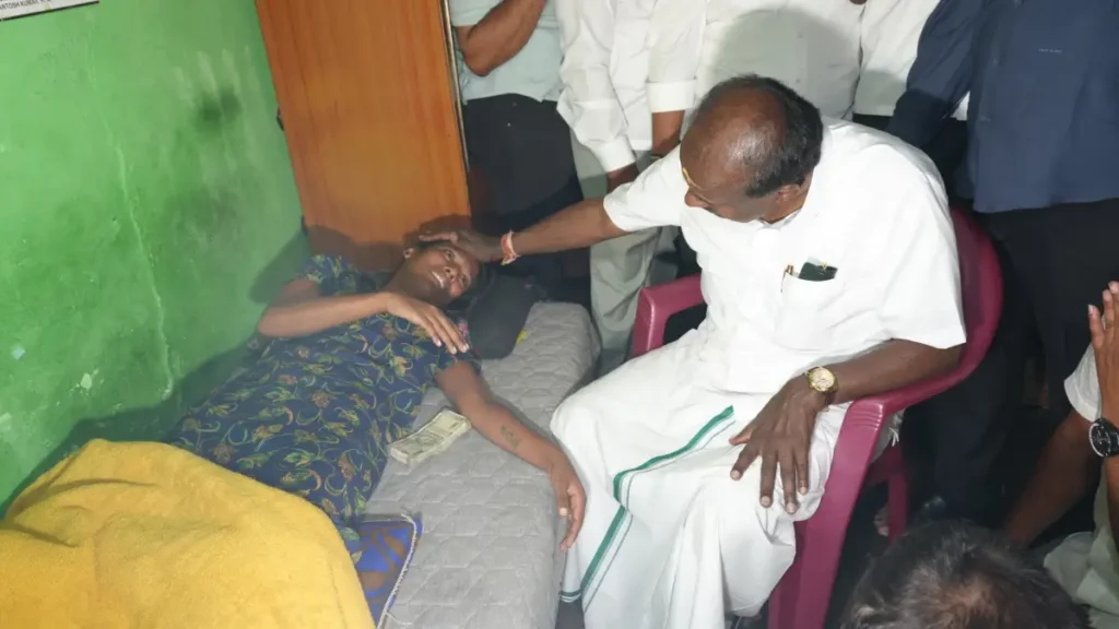 H.D. Kumaraswamy went to Nanjangud to help an ailing woman